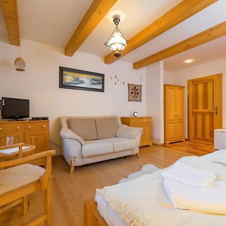 Valasske Chalupy Kycerka Hotel Velké Karlovice Esterno foto