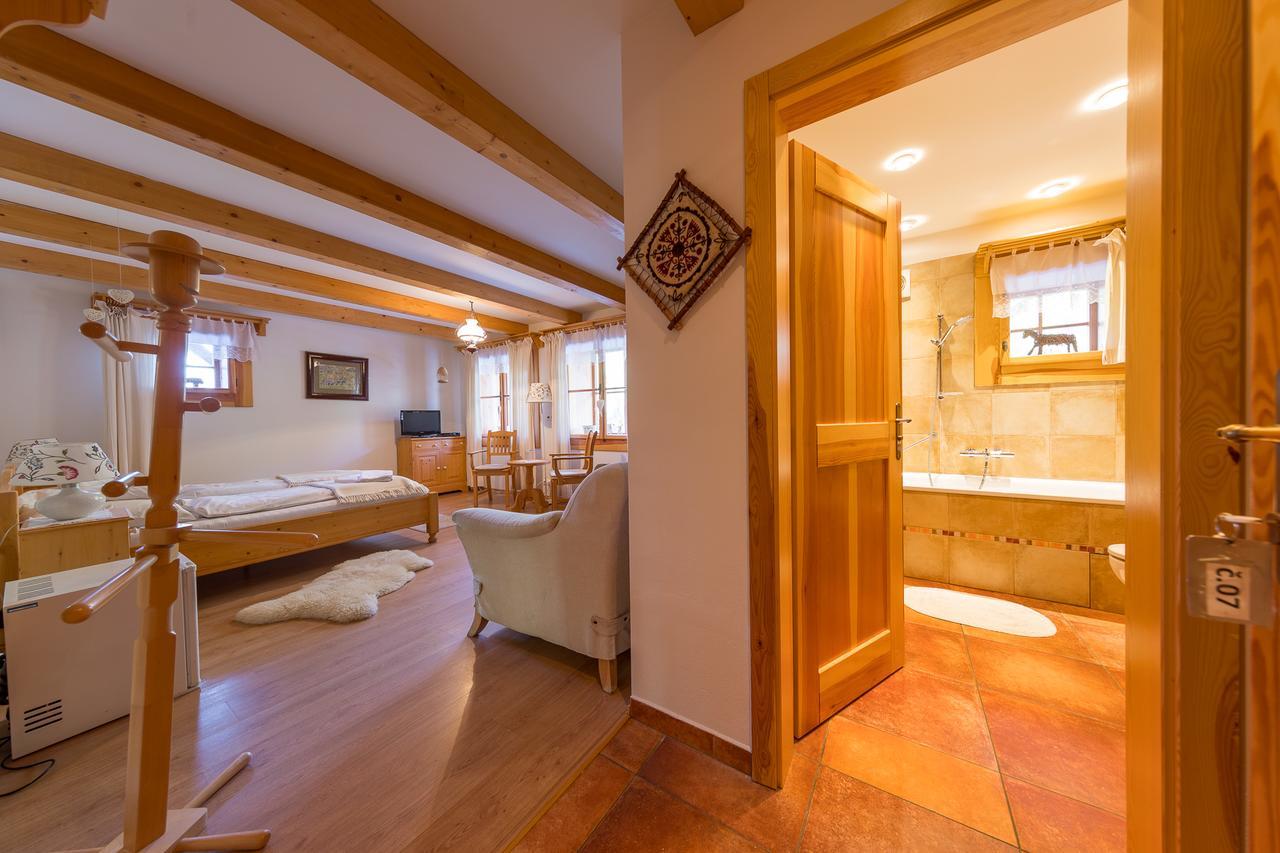 Valasske Chalupy Kycerka Hotel Velké Karlovice Esterno foto