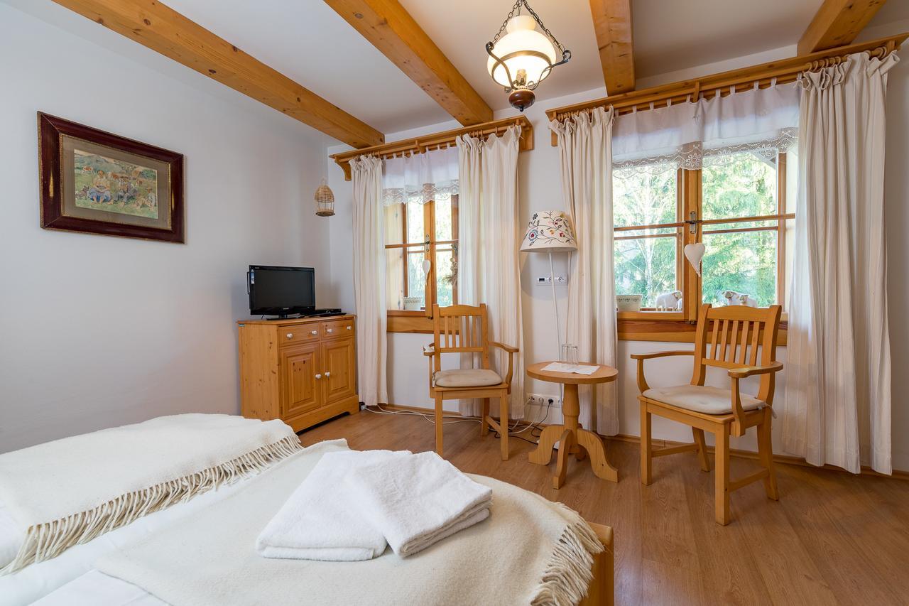 Valasske Chalupy Kycerka Hotel Velké Karlovice Esterno foto