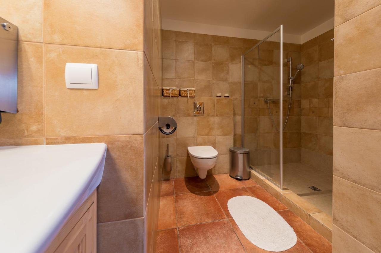 Valasske Chalupy Kycerka Hotel Velké Karlovice Esterno foto